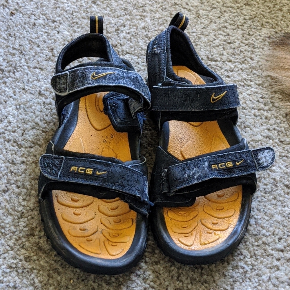 Vintage Nike sandals